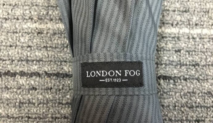 closeing strap with woven label